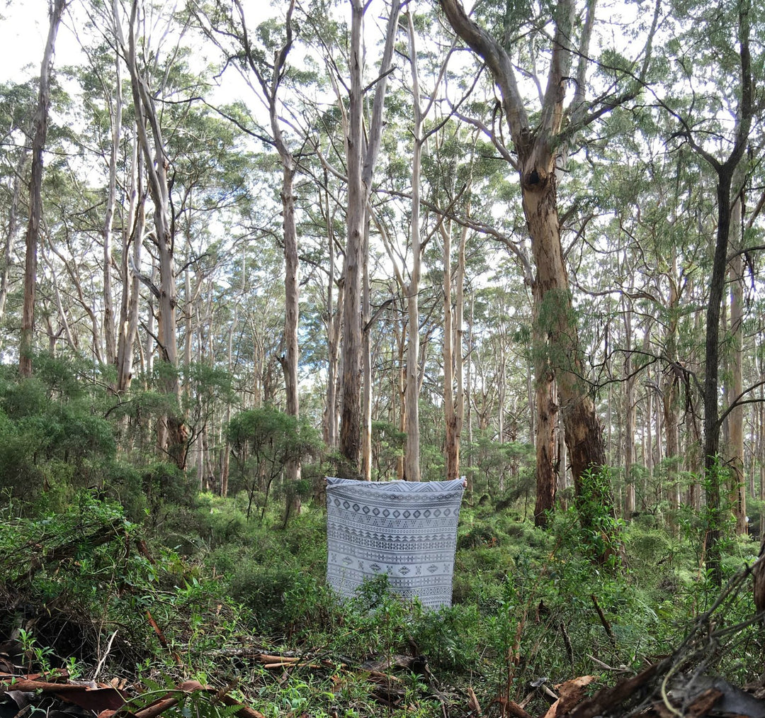 A camp blanket - alive in the forest